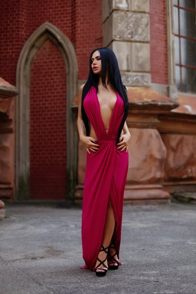 💋 Живу в самом сердце Москвы, где мы сможем насладиться ночными прогулками, а потом погрузиться в мир наслаждений. Я предлагаю широкий спектр услуг, от массажа до страстных игр, и гарантирую полное удовлетворение твоих желаний. У меня есть отзывы, которые говорят о моей профессиональности и нежности. За дополнительные фото обращайся в личные сообщения. Всегда открыта к новым встречам и готова погрузиться в мир удовольствия вместе с тобой. 😘💕 Варвара